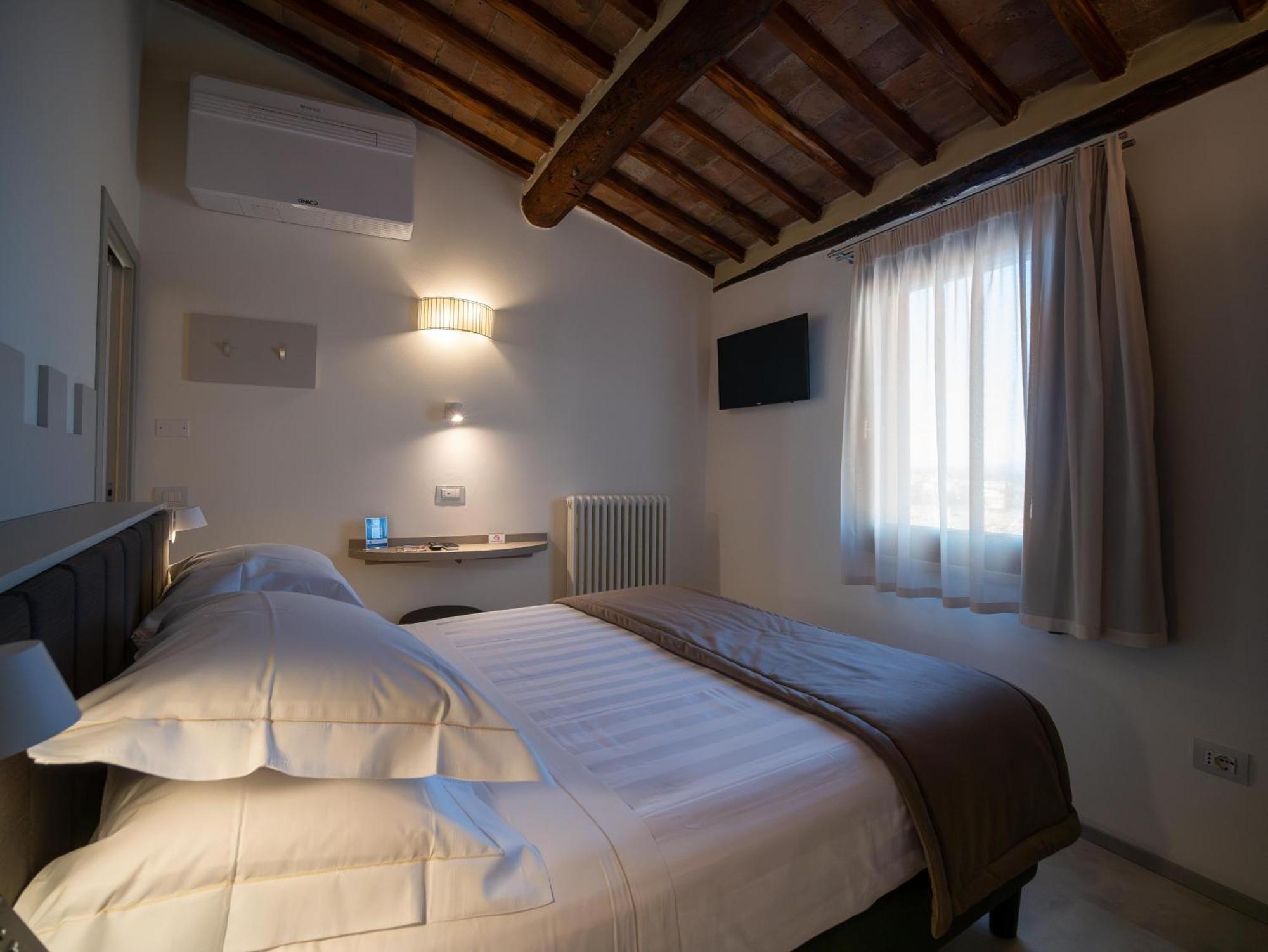Hotel Torre Del Fuggisole Siena Exterior foto