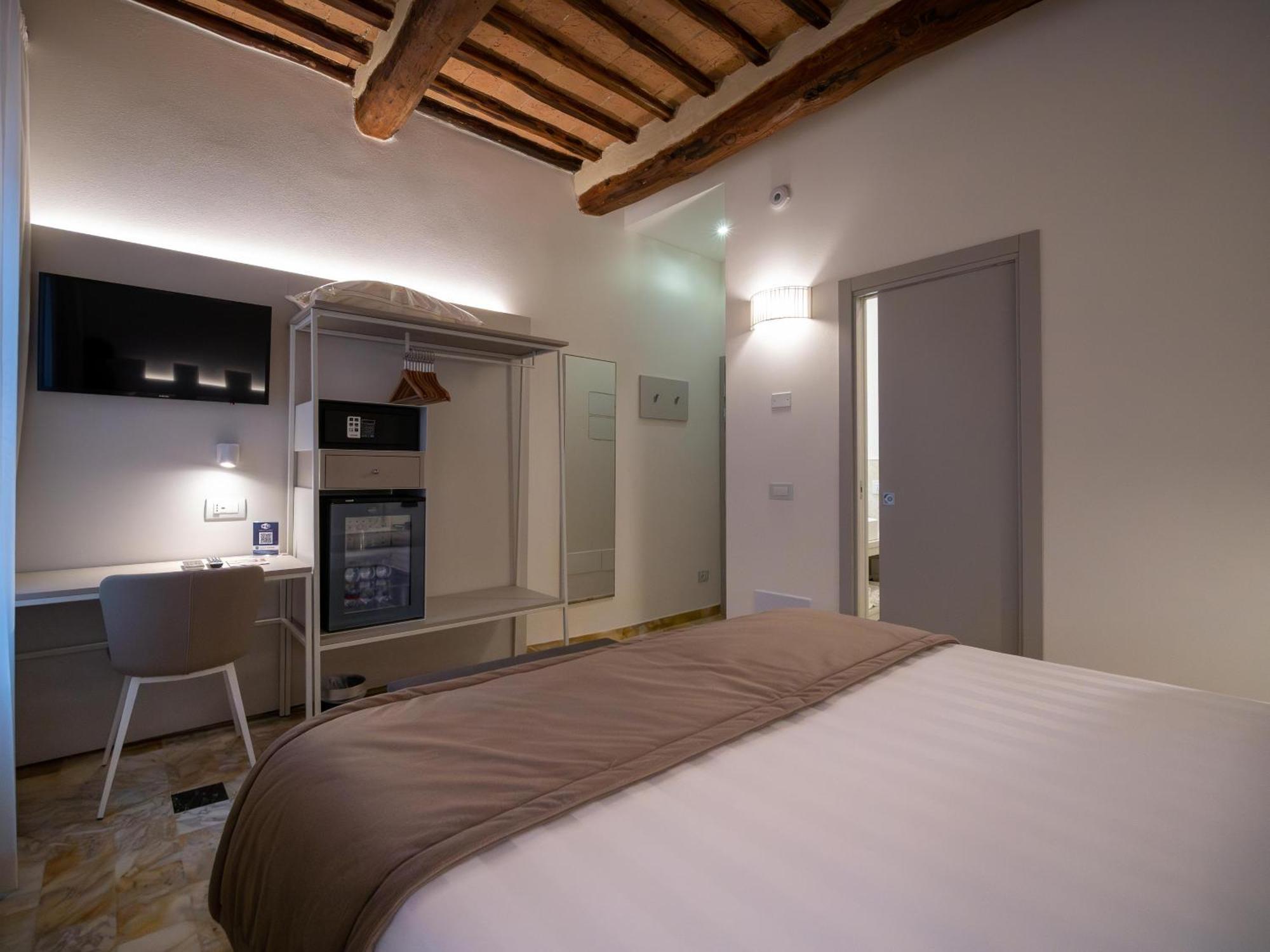 Hotel Torre Del Fuggisole Siena Exterior foto