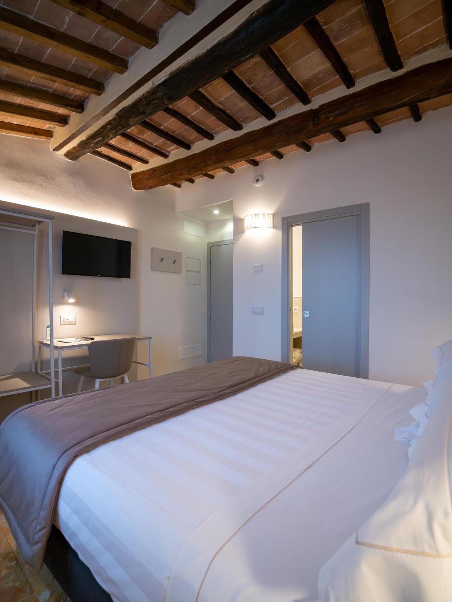 Hotel Torre Del Fuggisole Siena Exterior foto